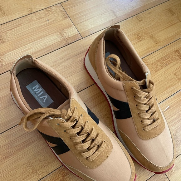 MIA - Picture 2 of 3